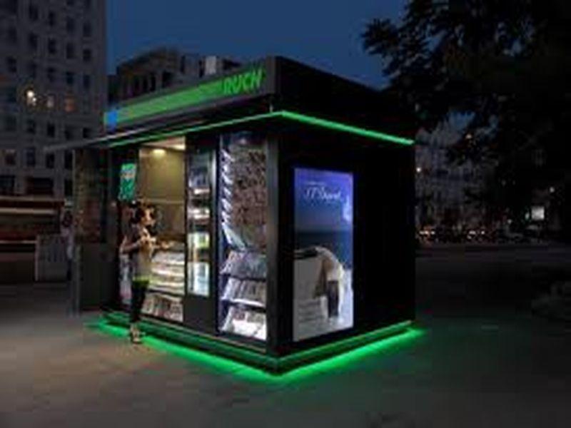 zielony kiosk z neonami ruch